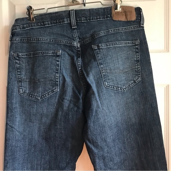 Levi’s men’s “Signature” jeans.  Waist 34 Length 32. Relaxed fit. - Picture 4 of 6